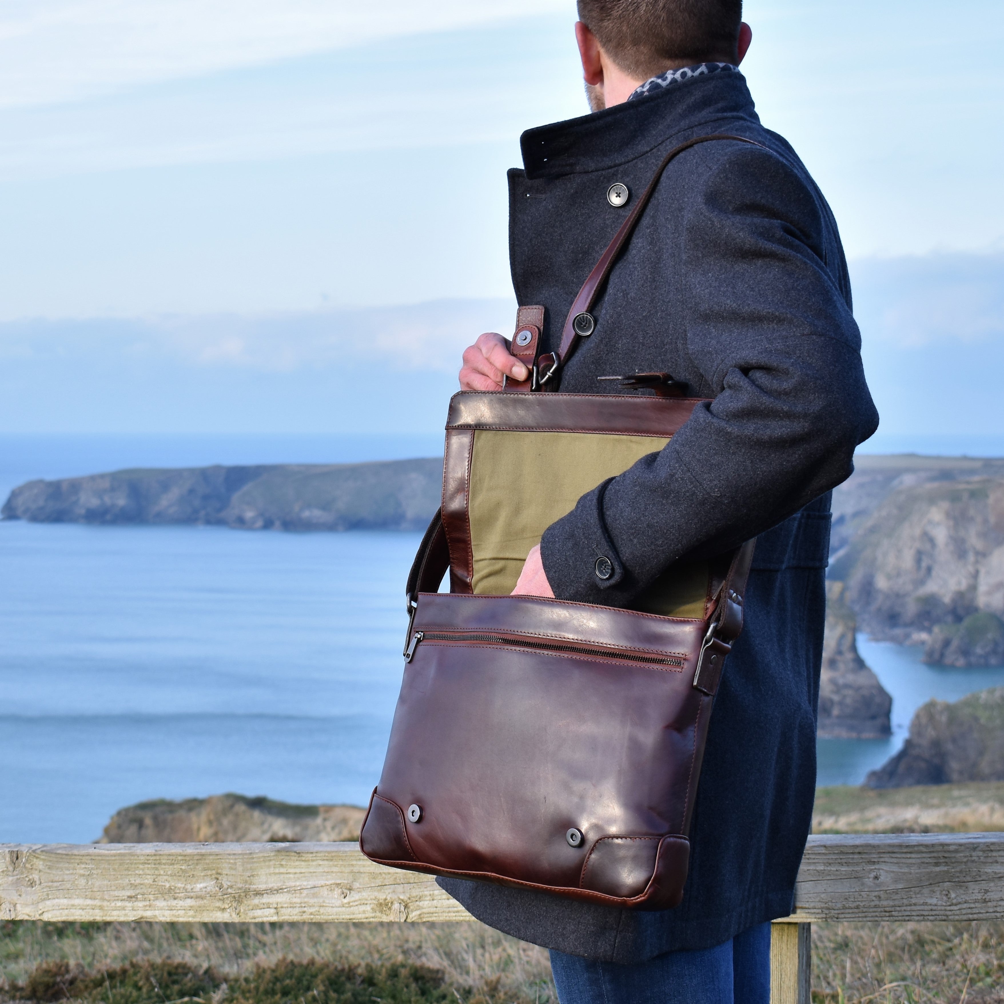 Cognac leather hotsell messenger bag